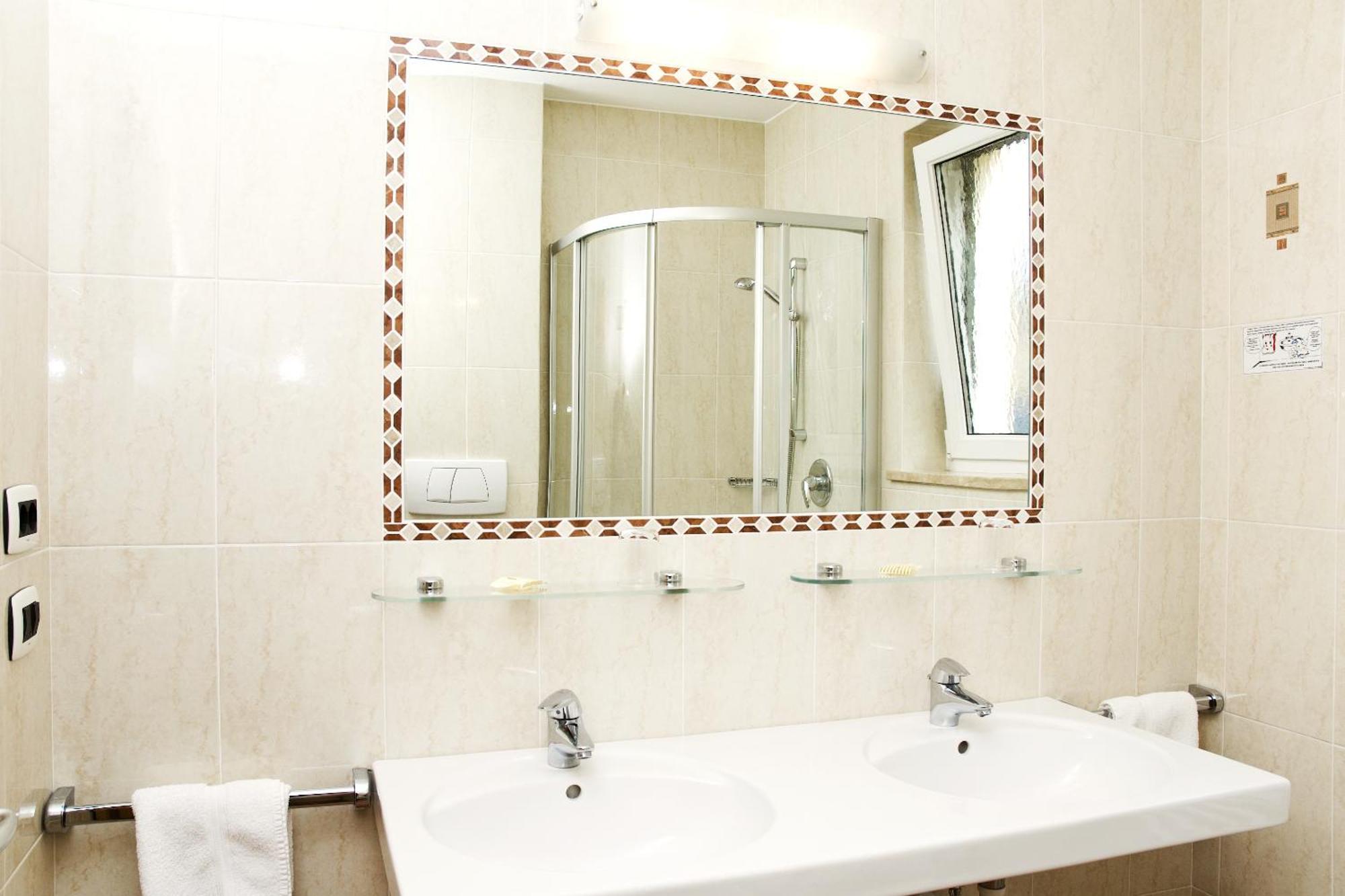 Hotel Loewenwirt Cermes Ngoại thất bức ảnh