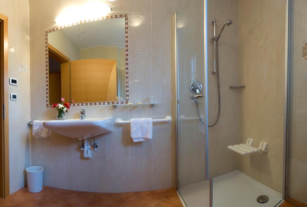Hotel Loewenwirt Cermes Phòng bức ảnh